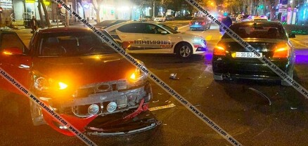 Սայաթ-Նովա պողոտա-Նալբանդյան փողոցի խաչմերուկում բախվել են Hyundai Veloster-ն ու BMW-ն