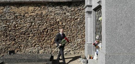 Նիկոլ Փաշինյանը այցելել է Մոնֆոր Լամորի քաղաքի գերեզմանատուն՝ հարգանքի տուրք մատուցելու Շառլ Ազնավուրի հիշատակին