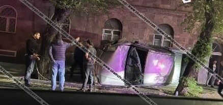 Երևանում վարորդը Toyota Tundra-ով կոտրել է վճարային տերմինալն ու կողաշրջված վիճակում հայտնվել մայթին