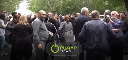 Զոհված զինծառայողների ծնողները փակել են փողոցը. լարված իրավիճակ դատախազության մոտ