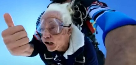 100-ամյա ամերիկուհին իր հոբելյանի առթիվ թռչել է պարաշյուտով
