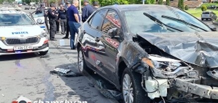 Բախվել են «Toyota Corolla»-ն և ոստիկանության ծառայողական մեքենան․ կա վիրավոր
