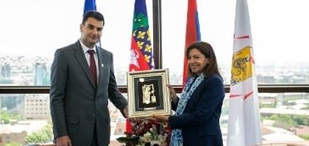 Այսօր մենք Երևանի հետ նոր ծրագրերի հիմքեր ենք դնում. Անն Իդալգոն՝ Երեւանի քաղաքապետարանում