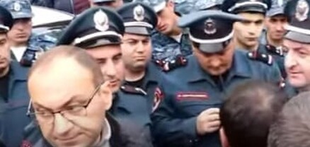 «Հայրենիք» կուսակցության գլխավոր քարտուղար Խաչիկ Գալստյանը և մի խումբ անդամներ բերման են ենթարկվել. Արսեն Բաբայան