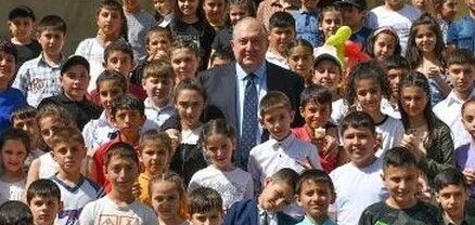 Երեխաները մեր հասարակության ամենաանկեղծ ու հավատով լեցուն մասն են․ Արմեն Սարգսյան