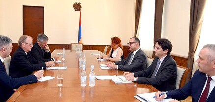 Տիգրան Խաչատրյանը հանդիպել է ԱԶԲ ներկայացուցիչների հետ