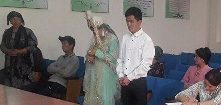 Ուզբեկստանում հարսանիքի ժամանակ իր հարսնացուին հարվածած տղամարդը ներողություն է խնդրել
