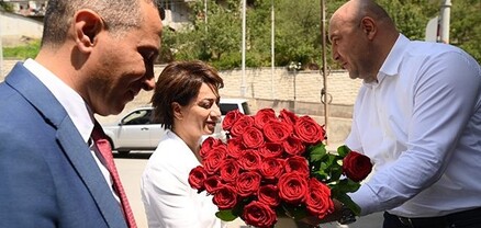 Ի սեր Աստծո, Աննա Հակոբյանին հետ կանչեք Սյունիքից․ վարչապետին՝ սյունյաց ողջույններ, կնոջը՝ ծաղիկներ