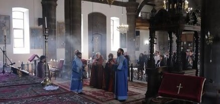 Գյումրու Յոթ Վերք եկեղեցում 44-օրյա պատերազմում նահատակված հերոսների հիշատակին պատարագ է մատուցվել