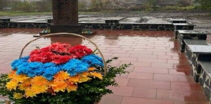 Ուկրաինայի Խմելնիցկիի մարզում խաչքար է տեղադրվել՝ ի հիշատակ հայ և ուկրաինացի ժողովուրդների անմեղ զոհերի