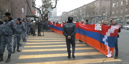 «Համախմբում» շարժման ակցիան՝ ՌԴ դեսպանատան մոտ․ ՈւՂԻՂ