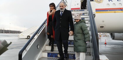Նիկոլ Փաշինյանը տիկնոջ՝ Աննա Հակոբյանի և դստեր հետ, աշխատանքային այցով ժամանել է ՌԴ