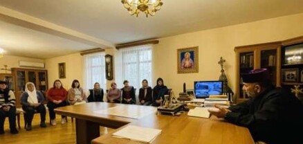 Արցախի թեմի առաջնորդը հյուրընկալել է շրջափակման մեջ գտնվող ռուսական համայնքի ներկայացուցիչներին