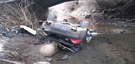Քաջարան-Կապան ավտոճանապարհին «Mercedes-Benz»-ը դուրս է եկել երթևեկելի հատվածից և գլխիվայր հայտնվել Գեղի գետում