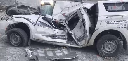 Սոթքի ոսկու հանքում բախվել են ԲելԱԶ բեռնատարն ու Mitsubishi-ն, վիրավորը ծայրահեղ ծանր վիճակում տեղափոխվել է Երևան. shamshyan.com