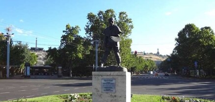 Ռոդենի քանդակը կտեղափոխվի, Ֆրանսիայի հրապարակի կենտրոնում կտեղադրվի Շառլ Ազնավուրի արձանը