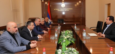 Արցախի ԱԺ խմբակցությունների ղեկավարները հանդիպել են նորանշանակ պետնախարարի հետ