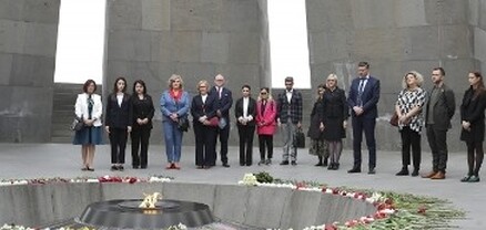 Հայաստան ժամանած Լիտվայի պատվիրակության անդամներն այցելել են Ծիծեռնակաբերդի հուշահամալիր