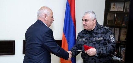 ՆԳՆ ոստիկանության պետ Արամ Հովհաննիսյանը վետերաններին պարգևատրել է մեդալներով և կրծքանշաններով