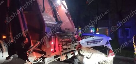 Աղբատար ավտոմեքենան բախվել է կայանված 2 ավտոմեքենաներին․ shamshyan.com