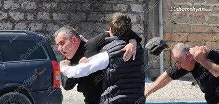 Խմբակային ծեծկռտուք Երևանում․ Աշտարակի խճուղում ավտովթարից հետո մոտ 20 հոգի միմյանց ծեծել են. shamshyan.com