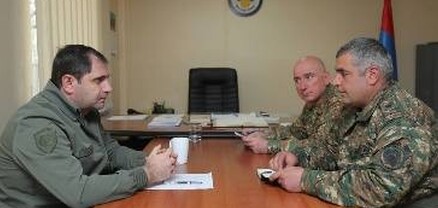 Սուրեն Պապիկյանն առանձնազրույցներ է ունեցել սպաների հետ