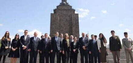 Հայաստանում ԵՄ պատվիրակությունը Անմար կրակի մոտ ոգեկոչել է զոհվածների հիշատակը