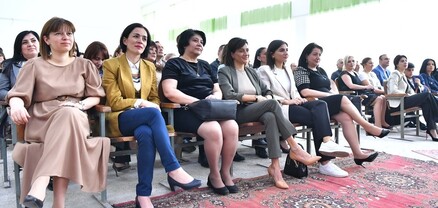 Ոտքի թեւնոցով առաջին տիկին այբբենարանի հանդեսին տեսե՞լ եք