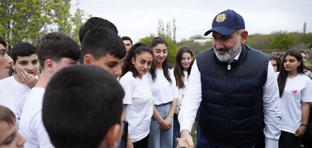 Վարչապետը Ներքին Բազմաբերդում այցելել է դպրոցական ծրագրի մասնակից աշակերտներին