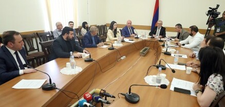 Մեքենայի ապակիների մգեցված թաղանթները չհեռացնելու համար պատգամավորի էլ են տուգանել