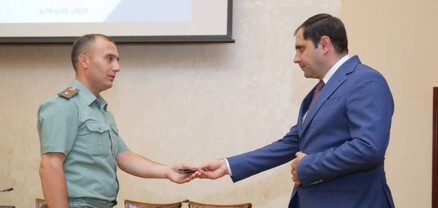 ՀՀ պաշտպանության նախարարը հանդիպել է բարձրագույն կրթական ծրագրերի շրջանավարտներին