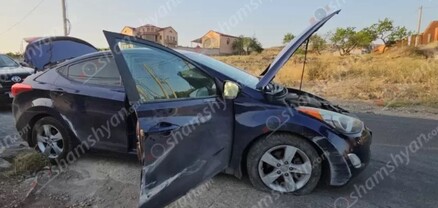 Hyundai Elantra-ում պայթյուն է առաջացել, ինչի հետևանքով էլ վարորդը բախվել է բետոնե եզրաքարին, կա 3 վիրավոր․ shamshyan.com