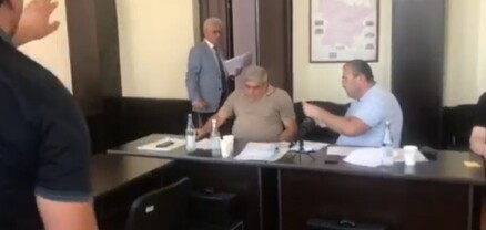Իրավունք չունե՛ք նիստ չանեք, հե՛տ եկեք. լարված իրավիճակ ֆիրդուսցիերի մասնակցությամբ