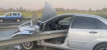 Երևան-Երասխ ավտոճանապարհին «Ford»-ը բախվել է ճանապարհի երկաթե արգելապատնեշին