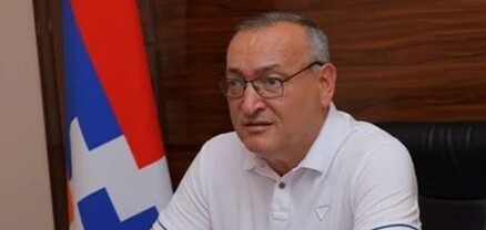 Արթուր Թովմասյանը միանում է Վերածննդի հրապարակում Արայիկ Հարությանի նստացույցին