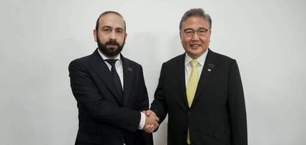 Արարատ Միրզոյանը հանդիպել է Կորեայի ԱԳ նախարարի հետ