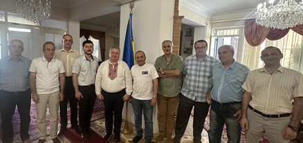 Հայաստանցի մի խումբ հասարակական, քաղաքական գործիչներ այցելեցին Հայաստանում Ուկրաինայի դեսպանատուն