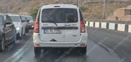 Թուրքական համարանիշներով ավտոմեքենան ազատ շրջում է Երևանում. shamshyan.com
