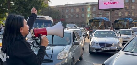 Արցա՛խ-Արցա՛խ․ քաղաքացիները ազդանշաններով և բռունցքներով ողջունում են փողոցը փակած ցուցարարներին
