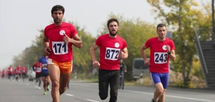 Արցախը ռմբակոծում են, սրանք՝ վազում․ Հրապարակ