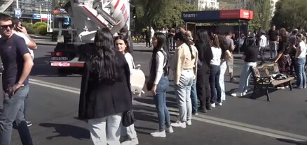 Անցնում ենք բողոքի ակցիաների 24-ժամյա ձևաչափի․ ցուցարարները Երևանում փողոցներ են փակում