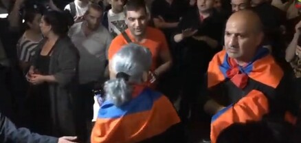Ես առաջարկում եմ, որ ընդդիմությունը հեռանա, սպառվել են․ քաղաքացիները անհամաձայնությունը հայտնեցին ընդդիմության ներկայությանը