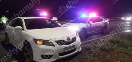 Ավտովթար Երևանում. բախվել են Mercedes-ն ու Toyota Camry-ն. կա վիրավոր. shamshyan.com