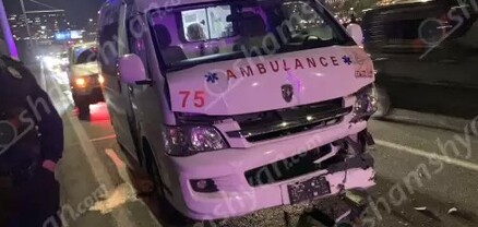 Երևանում բախել են շտապօգնության ավտոմեքենան ու Mercedes-ը. բուժքույրը տեղափոխվել է հիվանդանոց. shamshyan.com