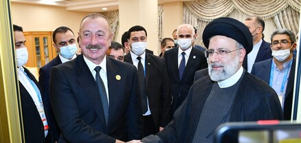 Ադրբեջանի փոխվարչապետն Իրանի դեսպանի հետ քննարկել է Ալիևի և Ռայիսիի ձեռք բերված պայմանավորվածությունները