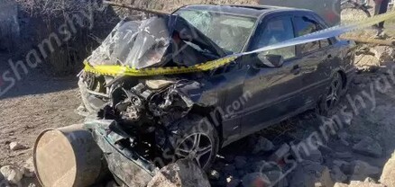 Նորատուսում 23-ամյա վարորդը Mercedes-ով բախվել է քարերին ու հայտնվել բնակչի հողամասում. կա վիրավոր. shamshyan.com