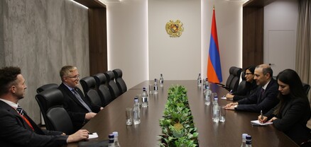 ԱԽ քարտուղարն ընդունել է Կանադայի դեսպանին