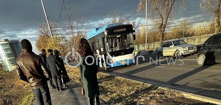N 77 ավտոբուսը Երևանյան լճի մոտ խափանվել է