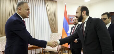 Արարատ Միրզոյանը հանդիպել է Հայաստանում ԵՄ դեսպանի հետ