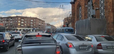 Խցանում՝ Կինո Հայրենիքի խաչմերուկում․ վնասվել են տրոլեյբուսի գծերը